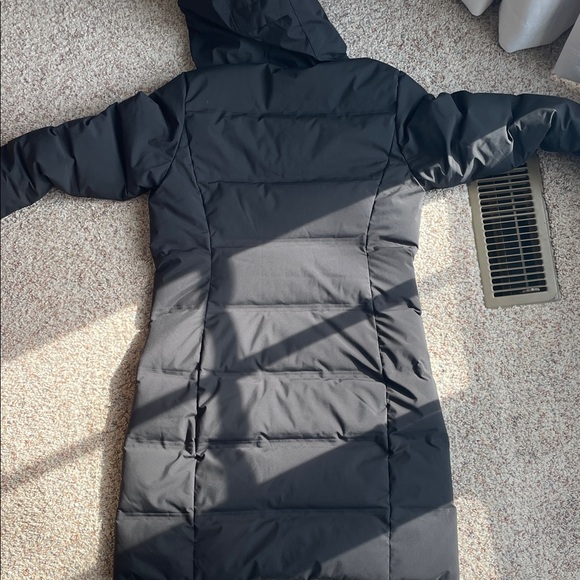 Patagonia Jackson Glacier Down Hooded Parka - Picture 9 of 12